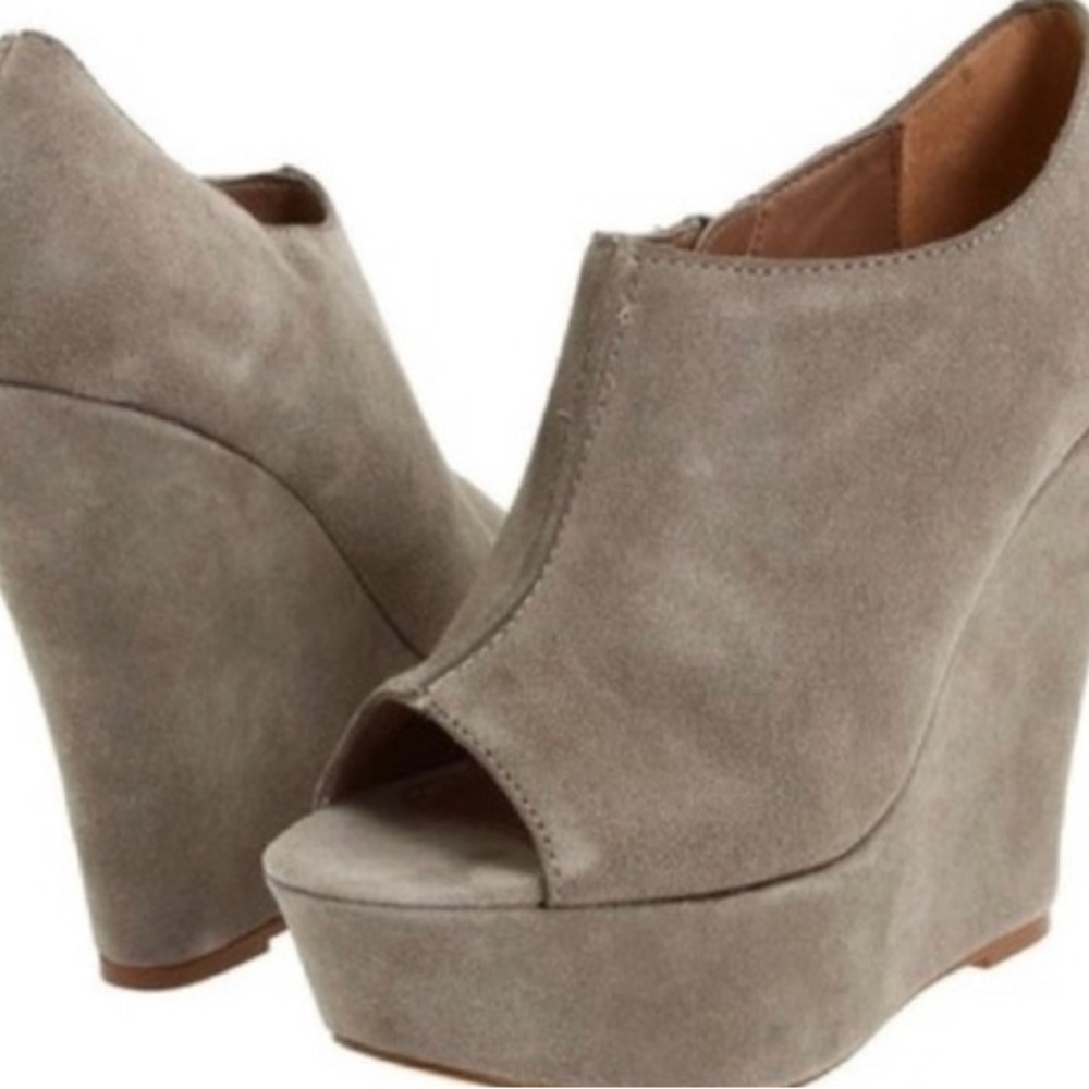 Steve Madden Whisttle Wedge